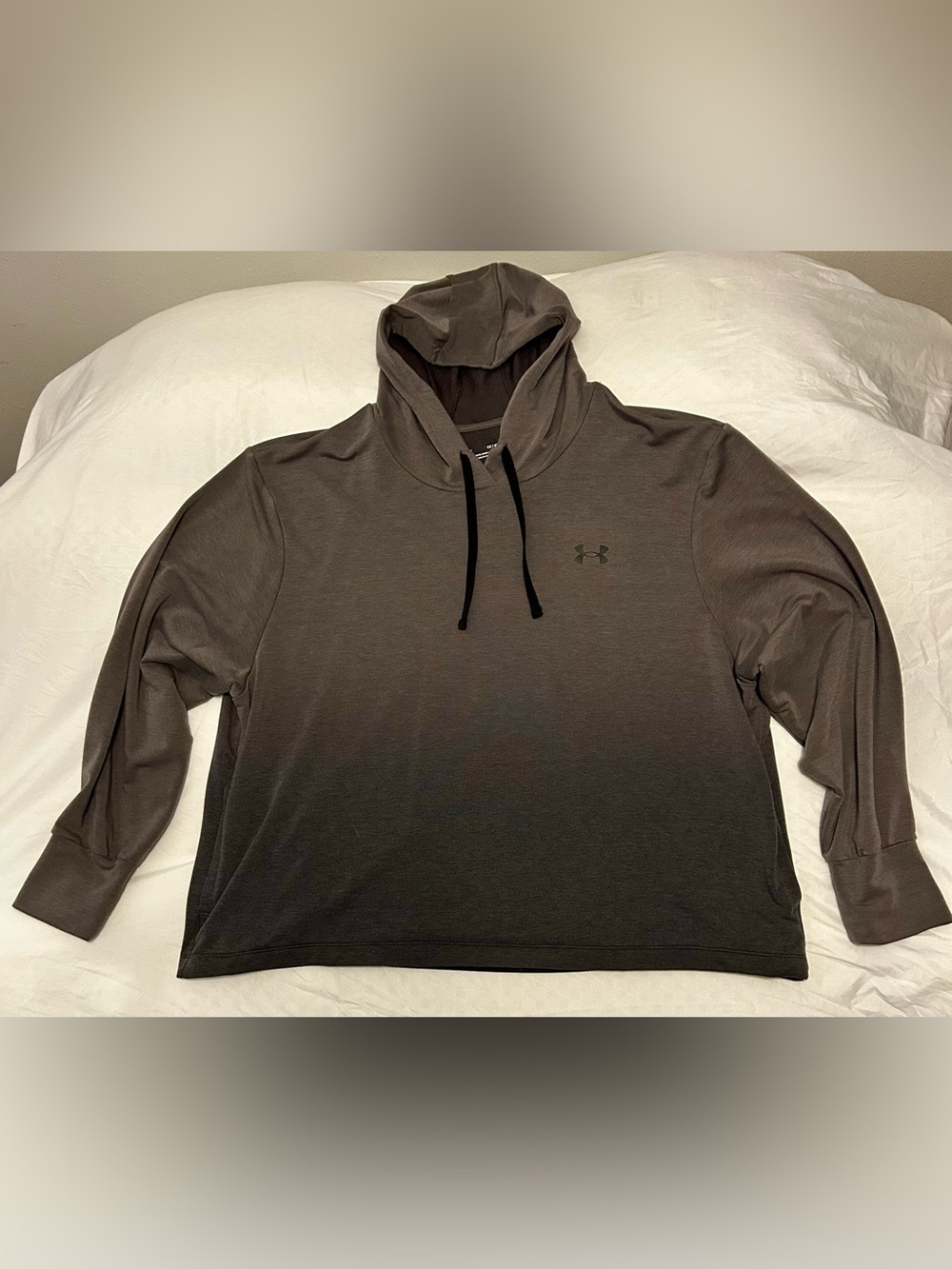 Under Armour Black Hooded Pullover Sweatshirt w/ Pockets